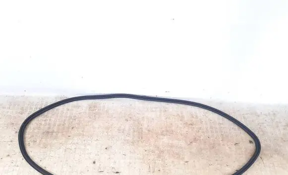 Porsche Macan (95B) Rubber seal front door (on door) 95B831721
