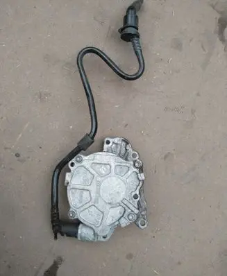 Volkswagen PASSAT B7 Vacuum pump 03L145100