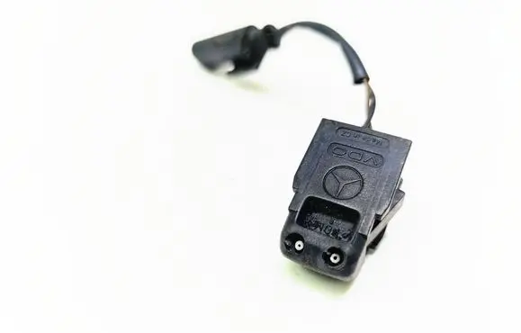 Mercedes-Benz C W203 Windshield washer spray nozzle 