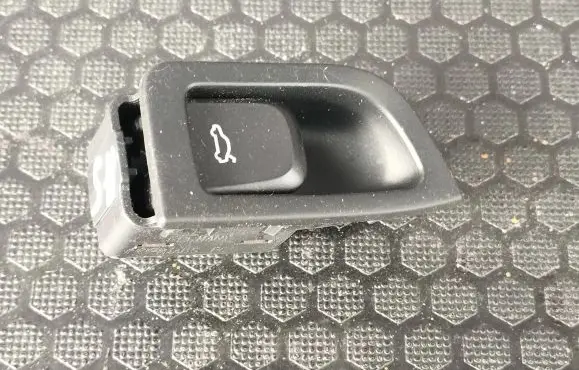 Audi A4 S4 B8 8K Tailgate opening switch 8K0959831 165704S