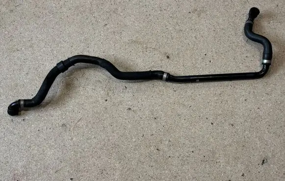 Engine coolant pipe/hose
