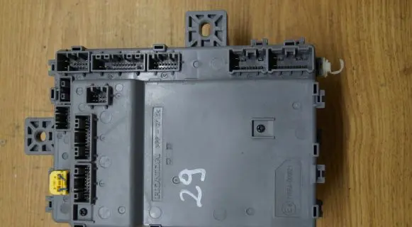 Honda Civic IX Fuse module TV1E610