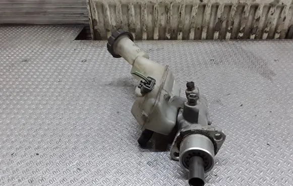 Master brake cylinder