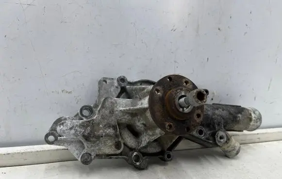 Mercedes-Benz Vito Viano W639 Water pump r6462011010