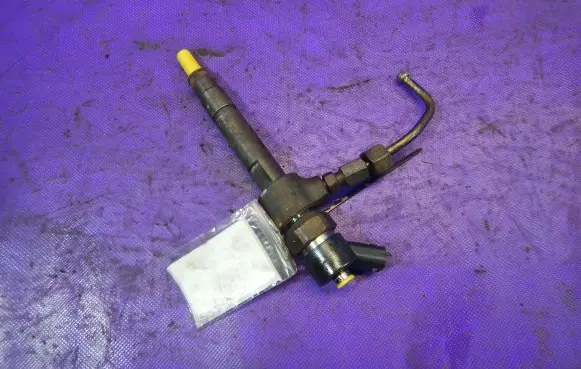 Alfa Romeo 147 Fuel injector 0445110068