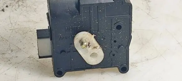Toyota Corolla Verso AR10 Air flap motor/actuator 1138002051 9F04