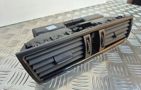 Skoda Rapid (NH) Dash center air vent grill 5JA820951A