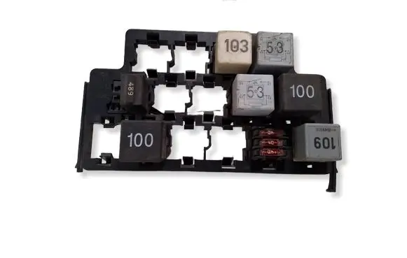 Skoda Fabia Mk1 (6Y) Relay mounting block 6Q0972595A