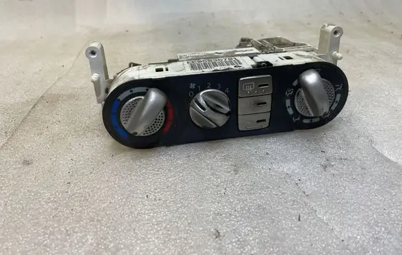 Nissan Almera Tino Climate control unit EE05036701