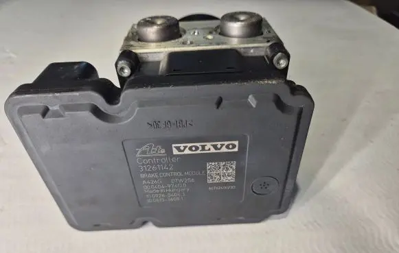 Volvo V70 ABS Pump 31261142 000404974D0 10062304083