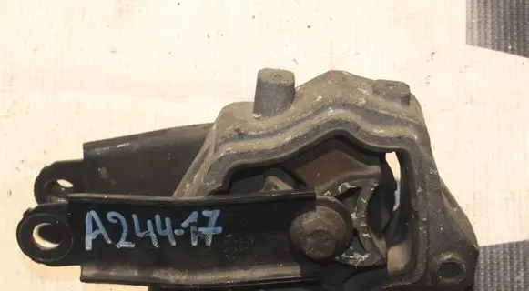 Volvo V70 Engine mount bracket 6G926P082LD