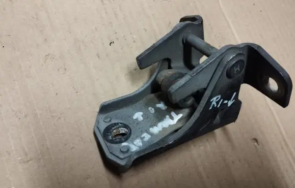 Lincoln Town Car Front door lower hinge 