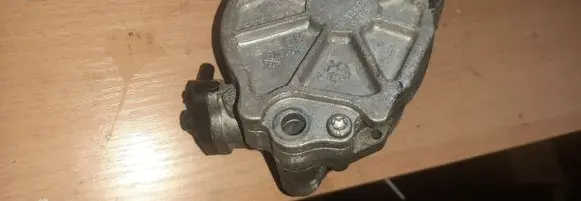 Volvo V40 Vacuum pump 9804021880