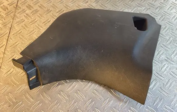 Foot area side trim