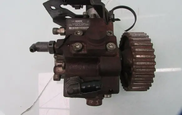 Citroen C4 I Fuel injection high pressure pump 9683703780