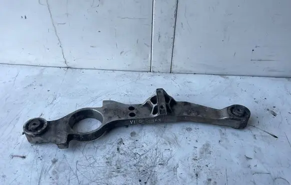 Mercedes-Benz Vito Viano W639 Front differential bracket 