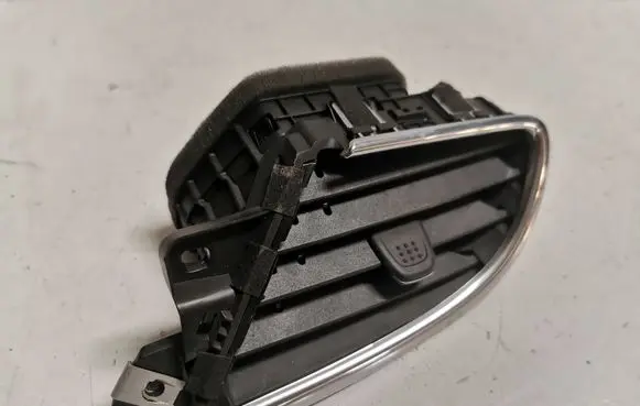 Buick Encore I Dashboard side air vent grill/cover trim 42570818