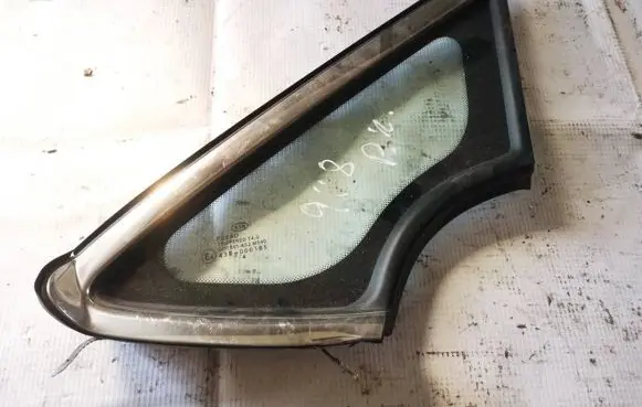 KIA Ceed Front triangle window/glass as2