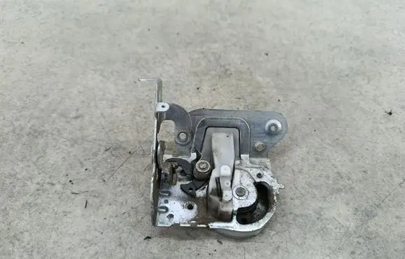 Mazda 5 Sliding door lock 