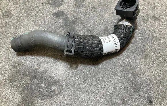 Land Rover Evoque II Engine coolant pipe/hose L8D27H255AC