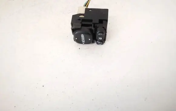 Toyota Avensis T250 Wing mirror switch 183575