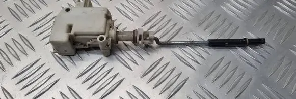Volkswagen PASSAT B5.5 Central locking motor 3B0810773B 3B0959782