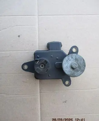 Renault Koleos I Intake manifold valve actuator/motor 2F000