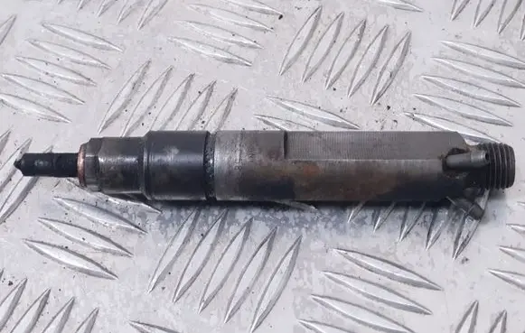 Skoda Octavia Mk1 (1U) Fuel injector 028130201T