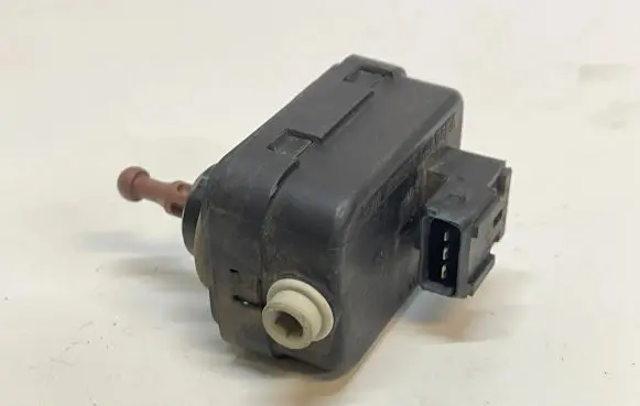 Headlight level adjustment motor