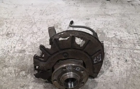 Volkswagen PASSAT B7 Front wheel hub