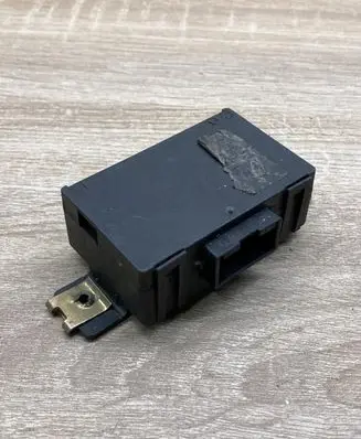 Audi A6 S6 C5 4B Alarm control unit/module 748010101