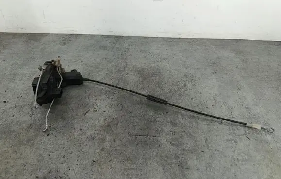 Opel Astra H Front door lock 13210748