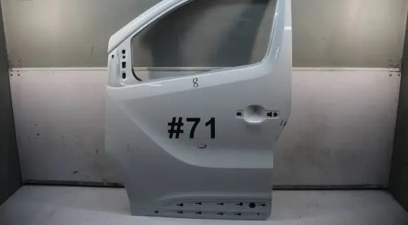 Renault Trafic III (X82) Front door