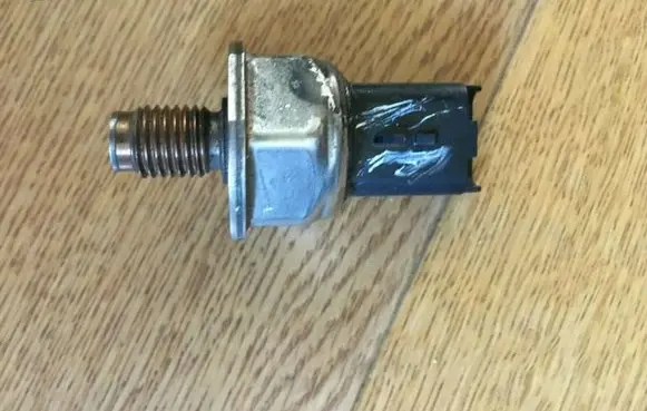 Fuel pressure sensor