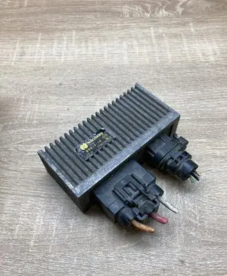 Renault Megane I Glow plug pre-heat relay 7700100703
