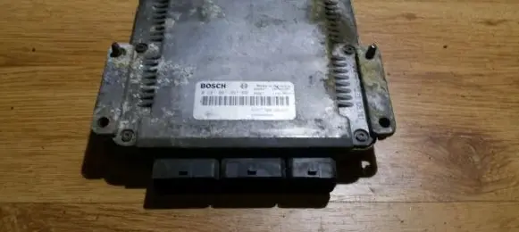 Renault Laguna I Engine control unit/module 0281001997 HOM7700106485