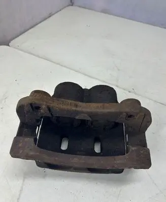 Nissan Armada (WA60) Front brake caliper 7066035112