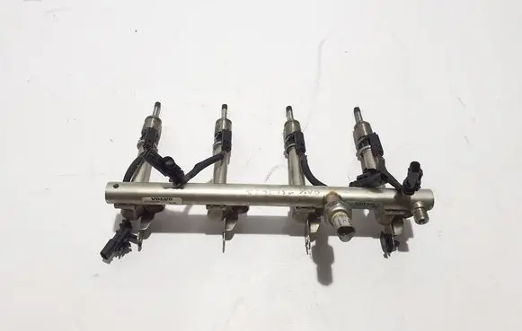 Volvo XC90 Fuel main line pipe 31303496