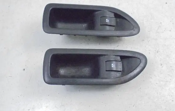 Renault Laguna II Electric window control switch 8200016013
