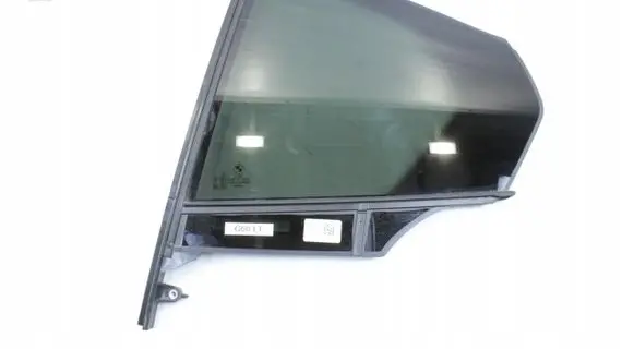 BMW M5 G90 Rear door window glass 5A19D31