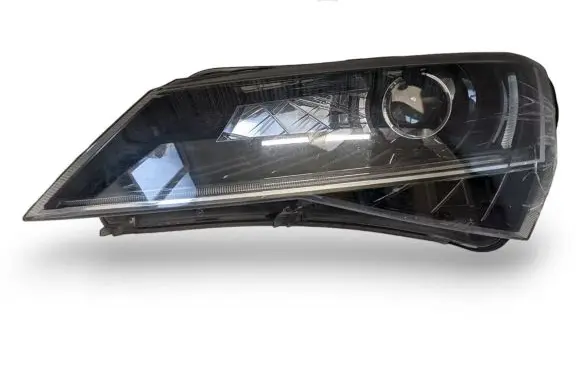 Skoda Superb B8 (3V) Headlight/headlamp 3V1941015B 1ZS01193925