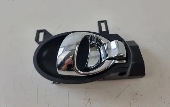 Nissan Juke I F15 Front door interior handle
