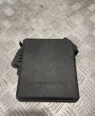 Renault Megane III Fuse box cover 284C40002R
