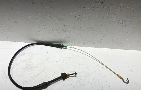 Volkswagen Jetta I Throttle cable 811721555AA