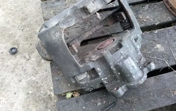 Mercedes-Benz Sprinter W901 W902 W903 W904 Front brake caliper