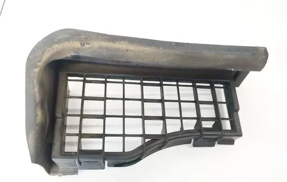 Mercedes-Benz A W176 Wiper trim A1768300413