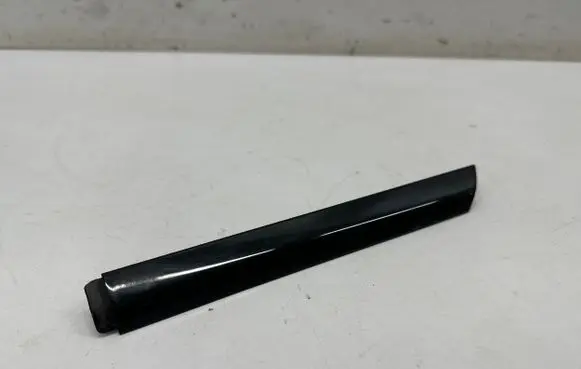 BMW 2 F44 Front door glass trim molding 7483147