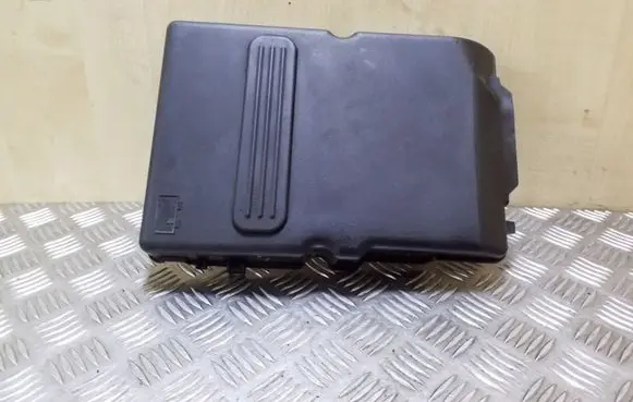 Mazda 3 I Battery box tray cover/lid Z60118593