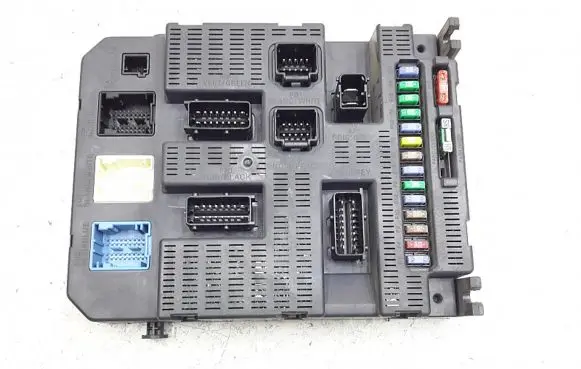 Citroen C4 I Fuse module 9663798580