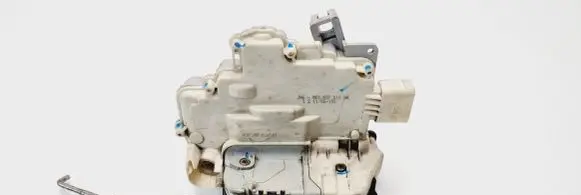 Audi A4 S4 B7 8E 8H Front door lock 8E2837016AA